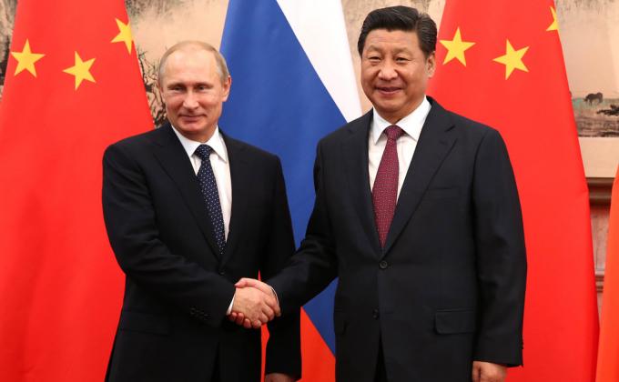 Китай и Россия будут плечом к плечу защищать мир - Председатель КНР